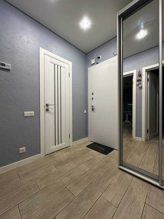 Світла квартира з гардеробною, технікою та ремонтом! OS