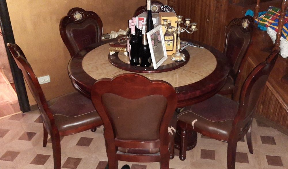 Продам срочно мраморный стол!