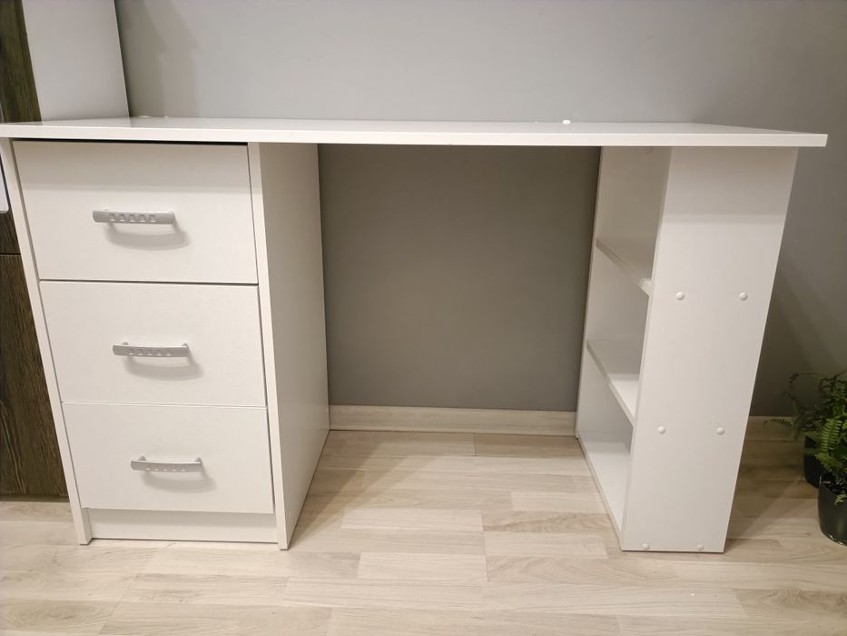 Białe biurko 115x49 wys 73