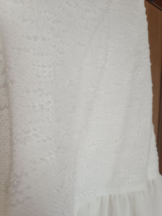 Kremowa bluzka z baskinką złota nitka