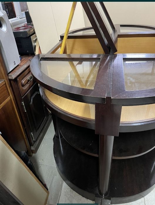 Magnífica Vitrine Expositor com Excelente Acabamento Desenho Exclusivo