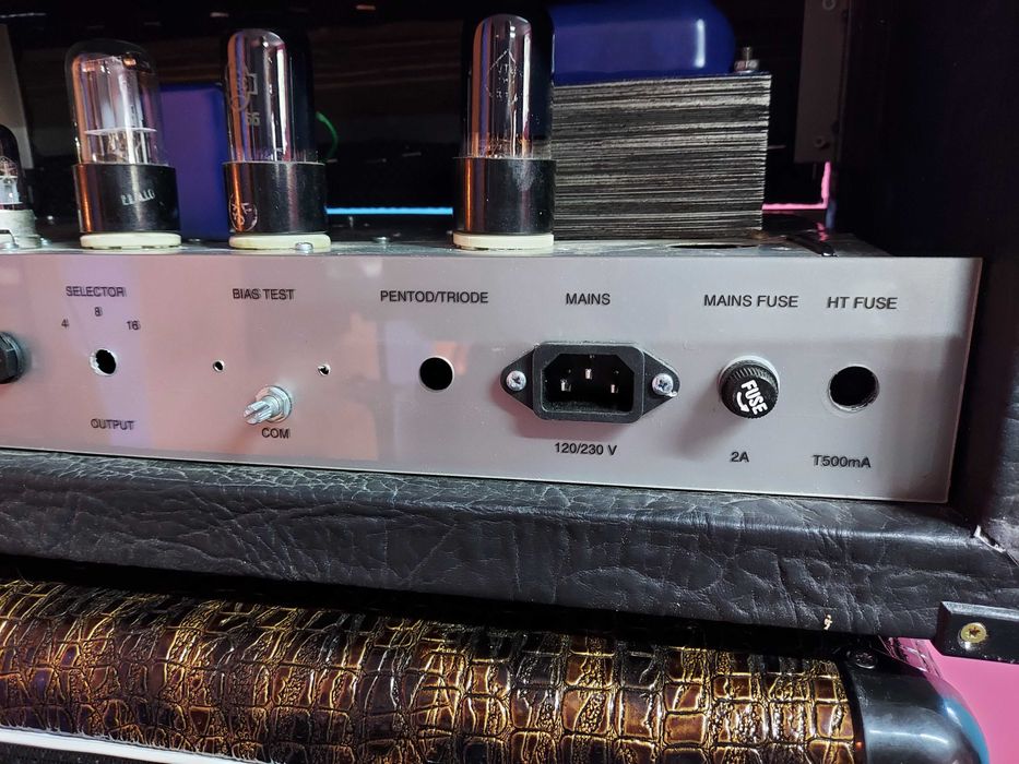 Ламповий гітарний підсилювач типу Marshall JCM 800