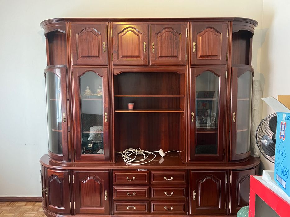 Armário de Madeira Maciça