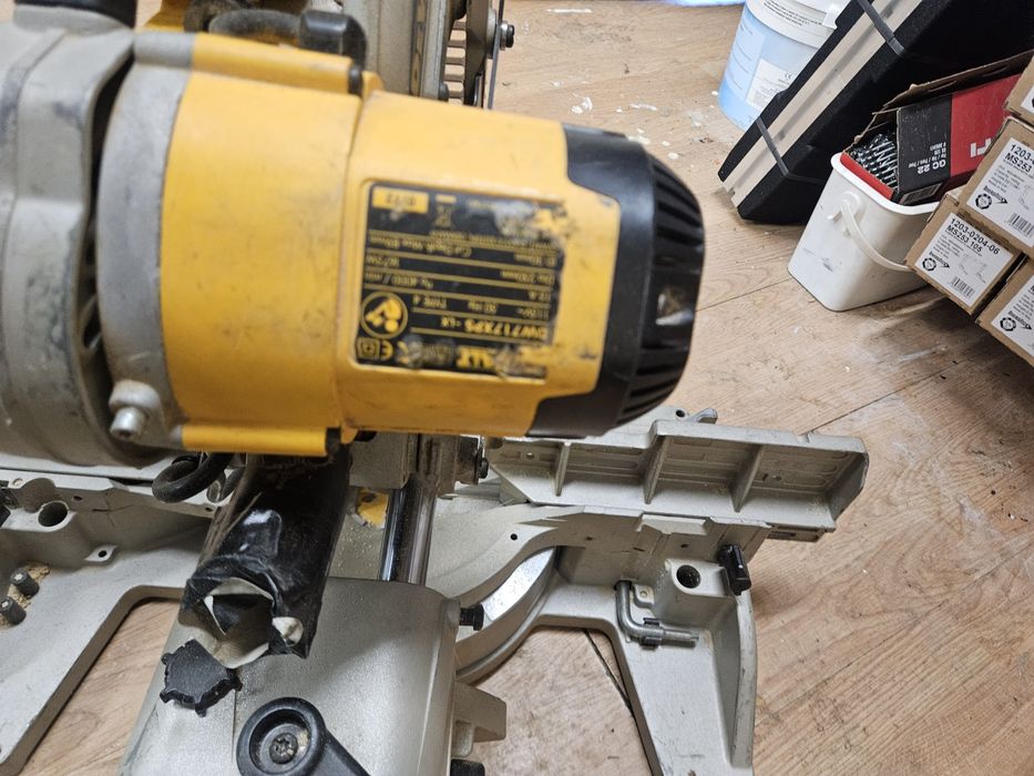 DEWALT DW717XPS pilarka ukosowa 250mm XPS 110v