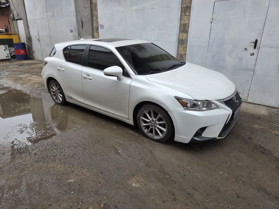 Lexus CT200H 2012р