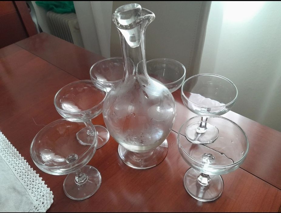 Garrafa + 6 copos cristal