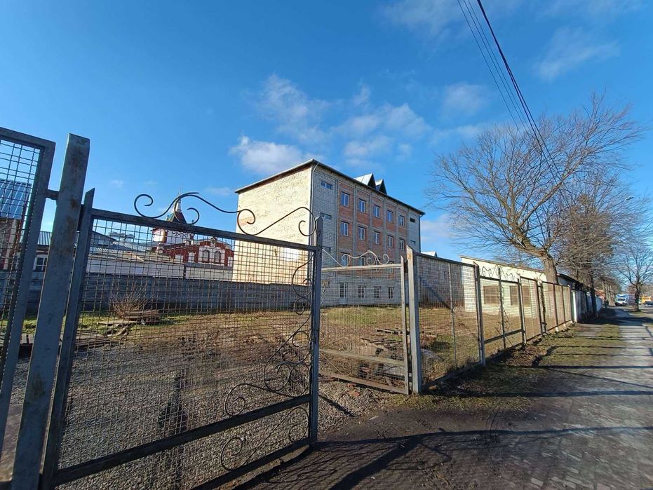 Продаж великої комерційної будівлі + земля приватизована, м. Дрогобич!