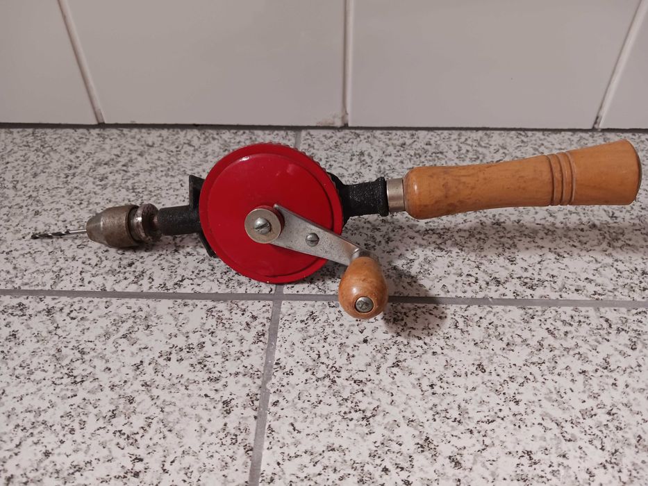 Berbequim Manual, Muito Antigo.