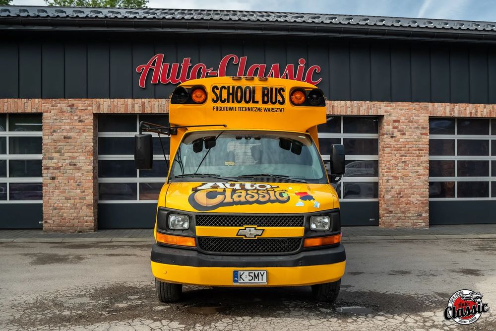 Chevrolet Express Amerykański School Bus