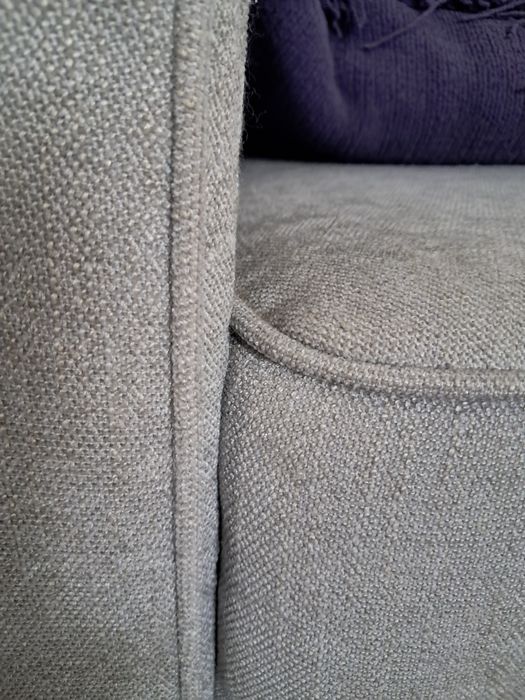 Sofá 2 lugares com "chaise longue" e arrumação, verde acinzentado