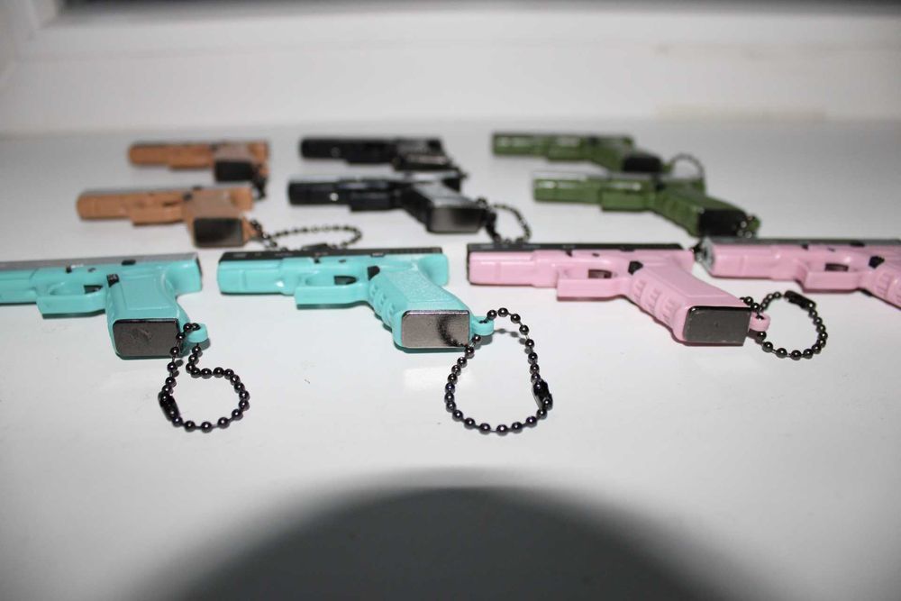 Брелок-пістолет GLOCK G45 — металевий сувенір