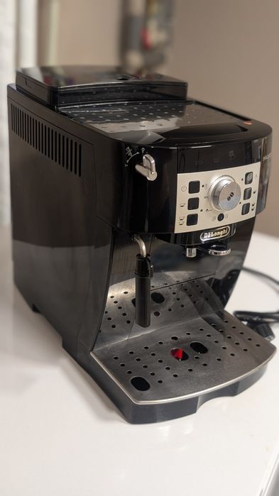 Зернова кавомашина DELONGHI