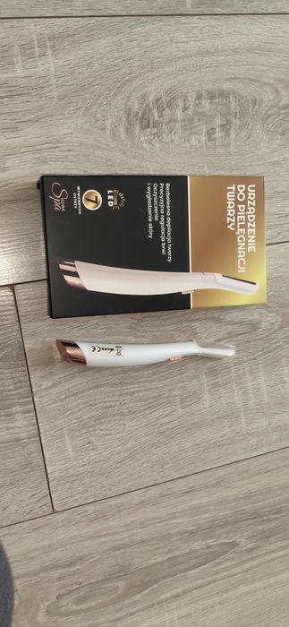 Urządzenie do pielęgnacji twarzy LED trymer