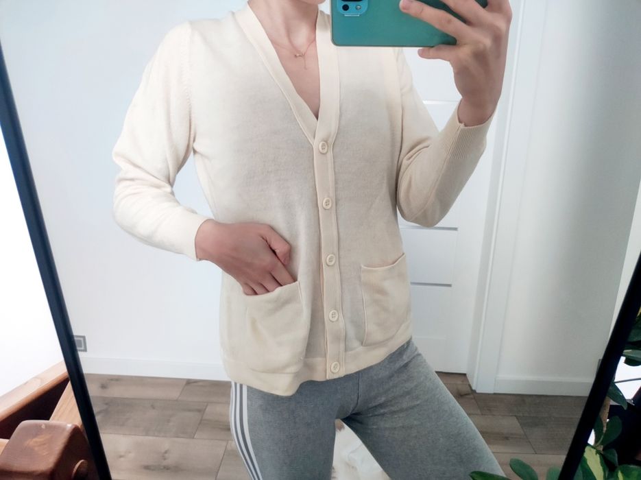 Sweterek piękny na guziczki zara