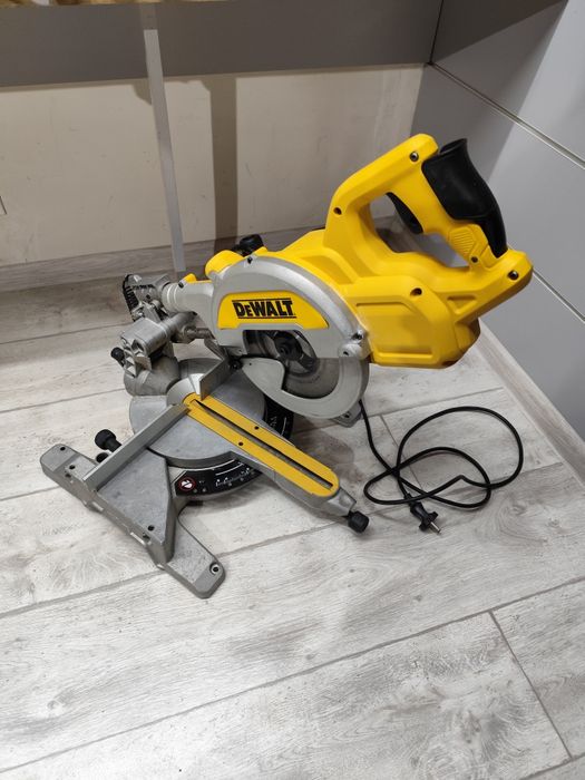 Вживане DeWalt DWS 777 торцювальна пила Деволт оригінал