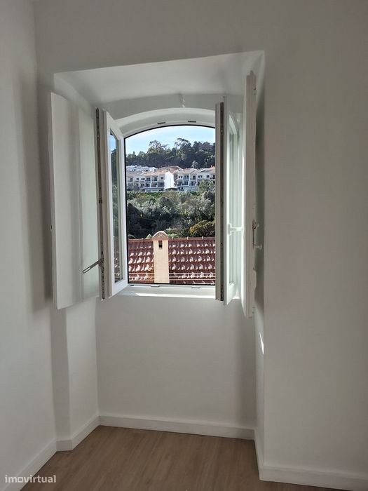 “Casa de Bonecas” – T2 luminoso na zona histórica de Vale de Barcarena