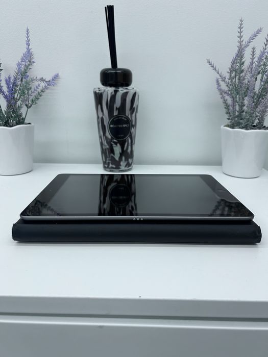 Tablet Apple iPad 8 Gen. Rysik / Klawiatura / Etui / Myszka