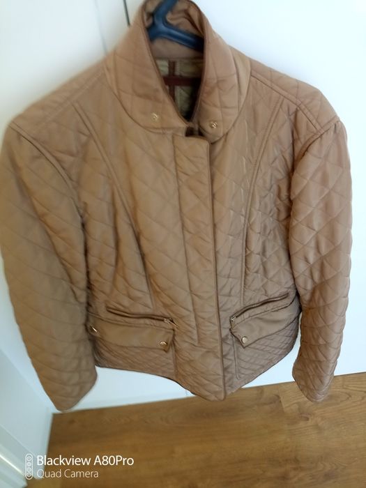 Blusão de senhora de tom bés (café com leite) usado uma vez