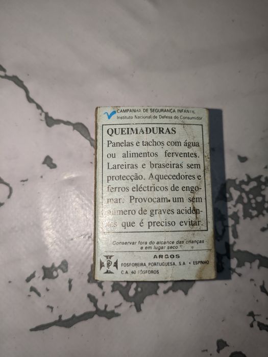 Carteira de tabaco e caixa de fósforos