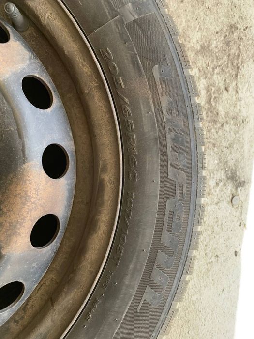 Продаються автошини