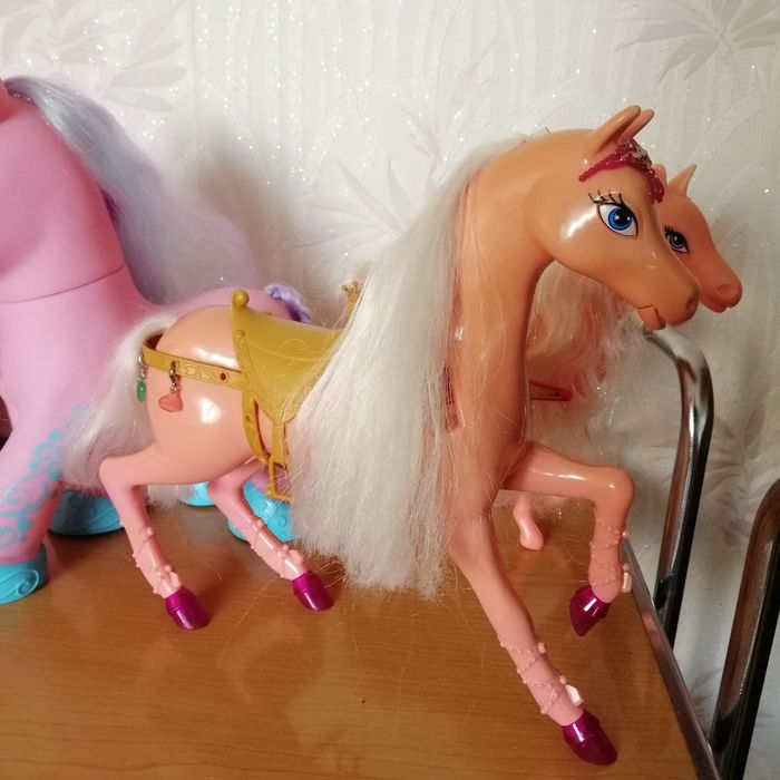 Игрушки лошадки разные
