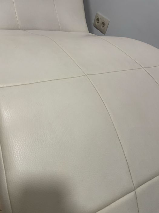 Szezlong bialy - bardzo wygodny