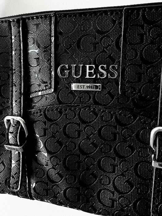 Carteira Guess preta em napa com brilho