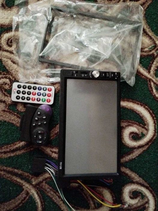 магнитолав в машину з 2 пультами