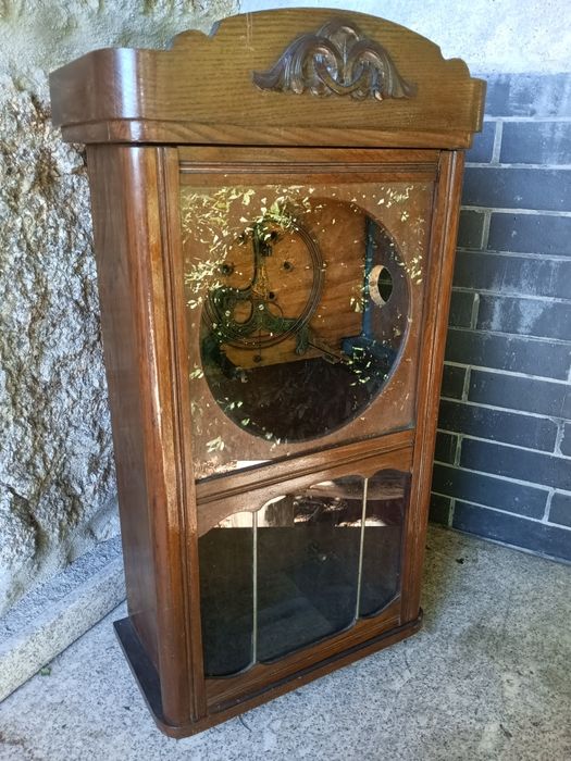 Caixa antiga de relógio corda