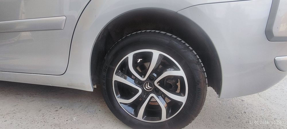 Автомобіль Сітроен пікасо с4