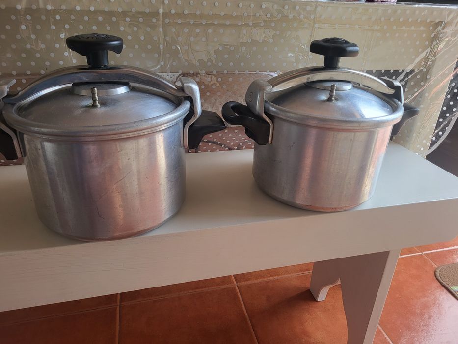 Panelas de pressão de 6 litros cada