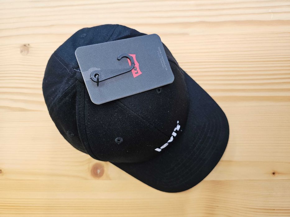 Czapka z daszkiem Levi's z haftowanym logo kolor czarny baseball cap