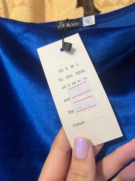 Сукня кольору електрик