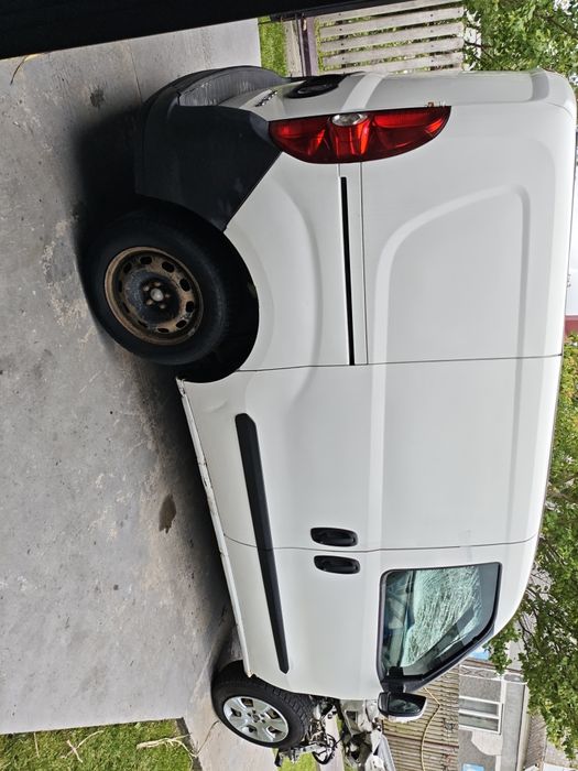 Fiat doblo 2010 рік 1.6 дизель після ДТП