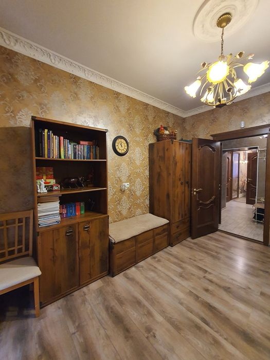 Продаж 3 к. квартири з новим ремонтом!Сталінка!!!