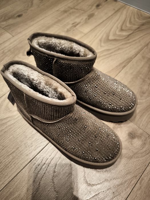 Śniegowce ciepłe zdobione cyrkoniami.