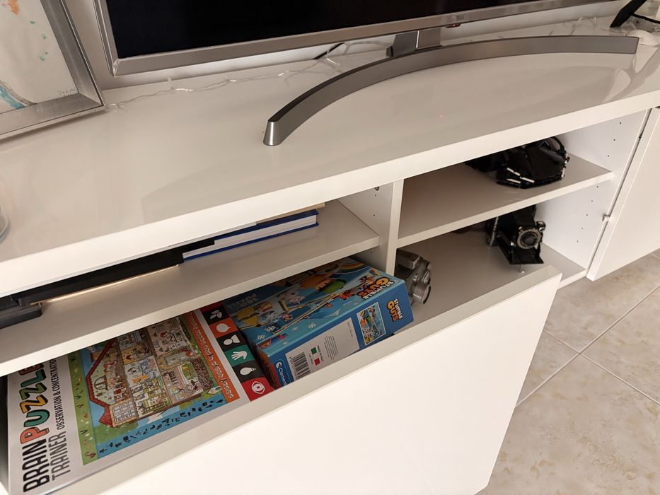 Movel baixo de tv ikea branco lacado com gavetas