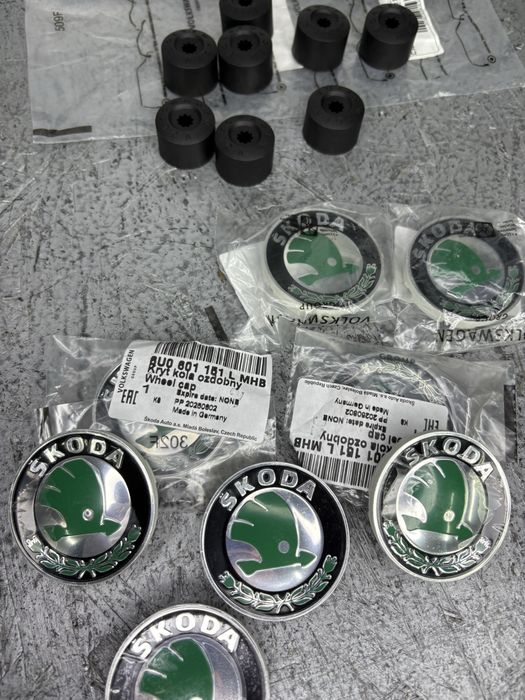 Ковпачки ступичні Шкода Октавія Суперб Skoda 6U0-601-151-L-MHB