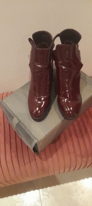 Botas bordeaux em bom estado