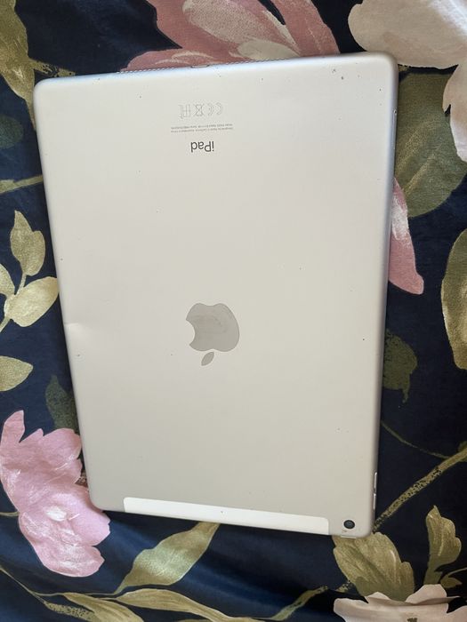 Apple iPad 8 generacja, stluczona szybka