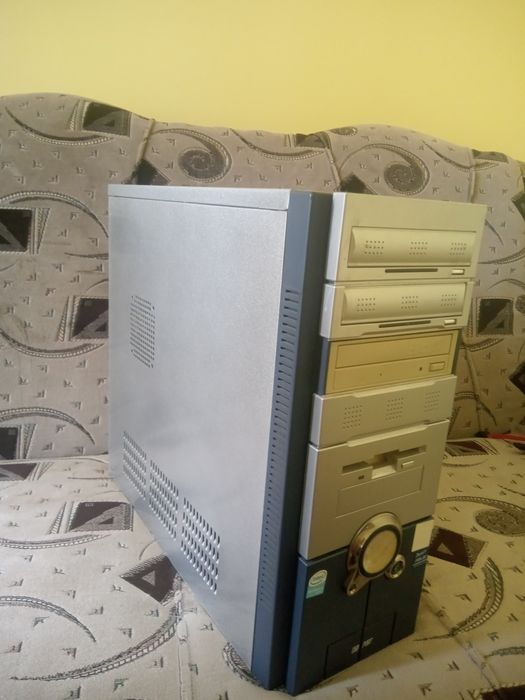 Корпус для ПК з DVD+флопі+ HDD 41.1 GB+HDD 30.6 GB