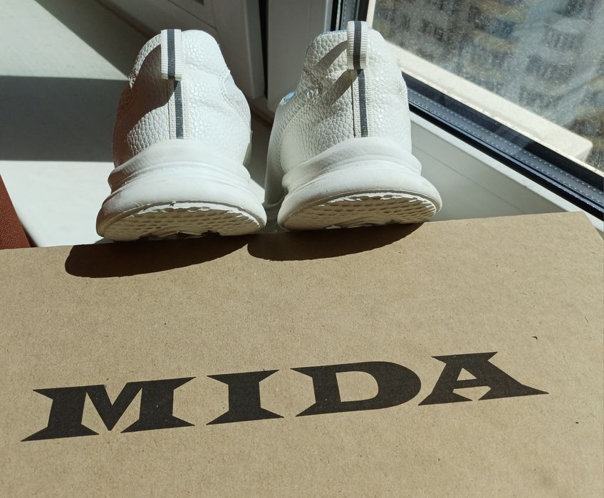 Кросівки білі літні MIDA, 37р. ідеальний стан