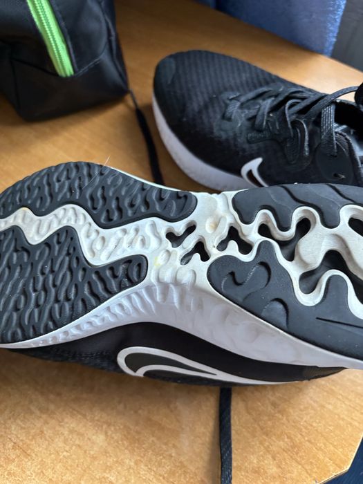 Кросівки nike жіночі 39 р