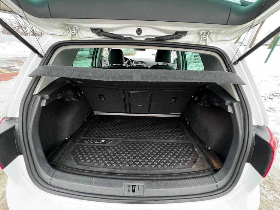 Оренда електромобіля Volkswagen e-Golf Highline