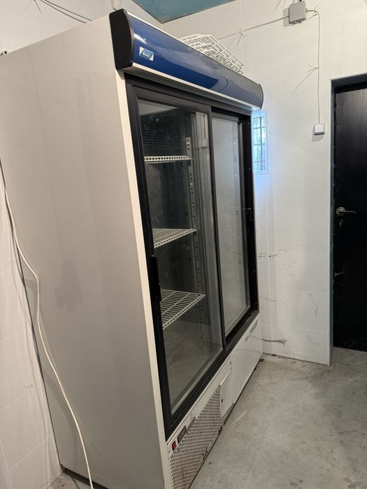 Холодильний шкаф компанії COLD моделі SW 1200 SW 1400