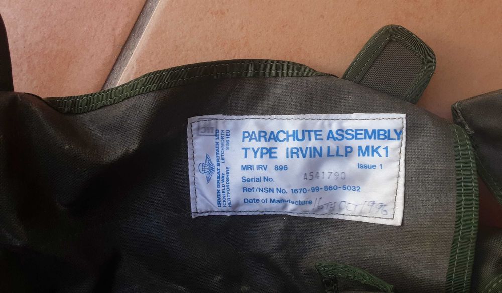 Paraquedas  Arnés Militar UK 1996 Como Novo - 125€