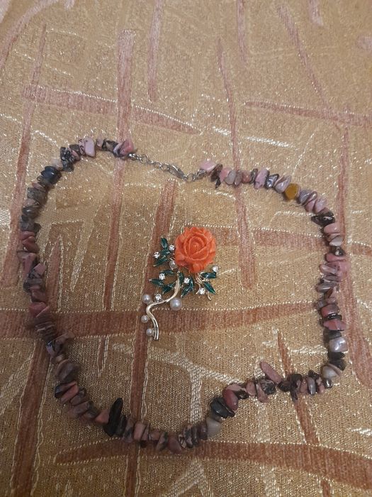 Продам брошку и буси з натурального каміння