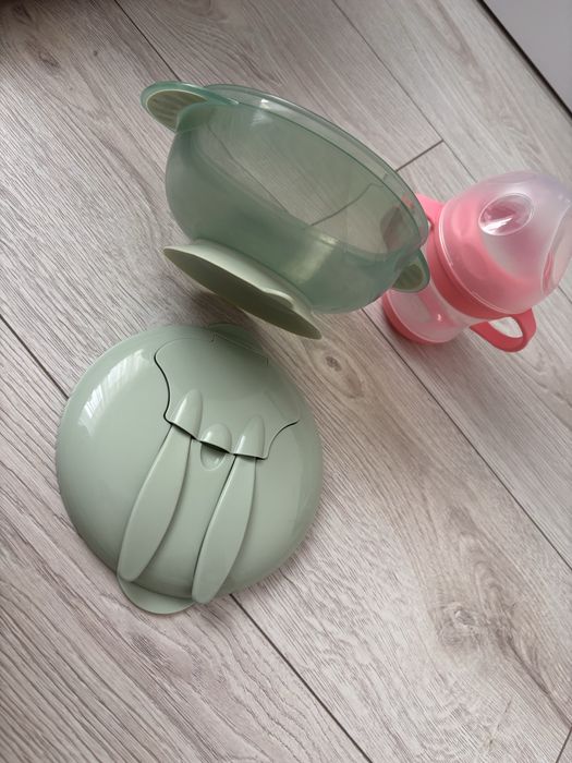 Набір дитячого посуду + 2 пляшечки