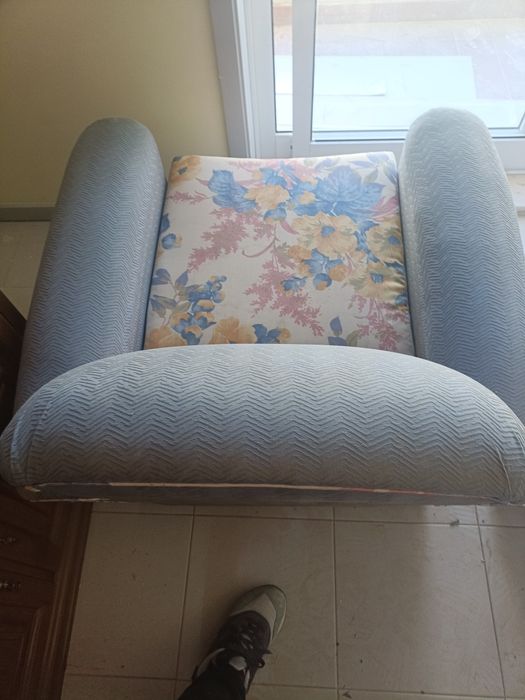 Estante e conjunto de sofas