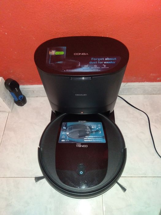 Robot aspirador com base descarga lixo